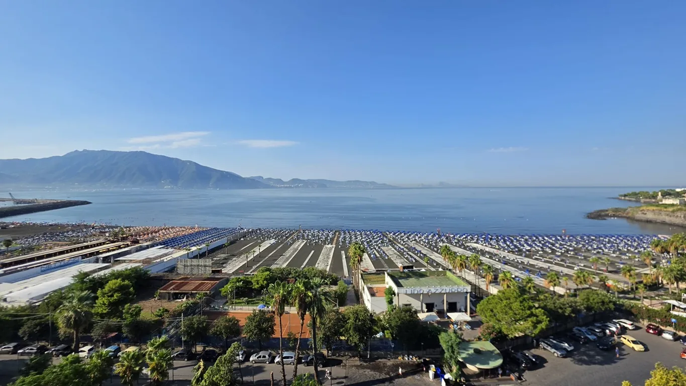 Torre Annunziata, nubifragio devasta i lidi: danni ingenti al Lido Azzurro