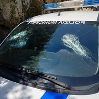 Torre Annunziata, colpisce l'auto dei vigili con l'asta di un ombrellone: 75enne condannato