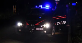 Auto guidata da un 17enne finisce contro una cabina elettrica: 3 feriti