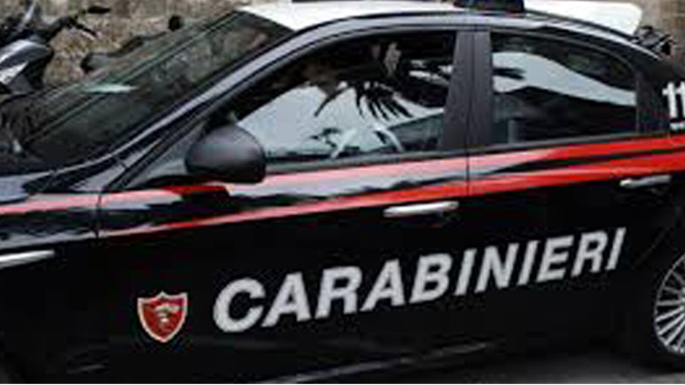 Gragnano, picchia la nonna 75enne con una scopa e aggredisce la madre: arrestato 30enne