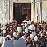Trecase, folla e lacrime per l'ultimo saluto a Paolo Lettieri: «Oggi siamo tutti suoi genitori»