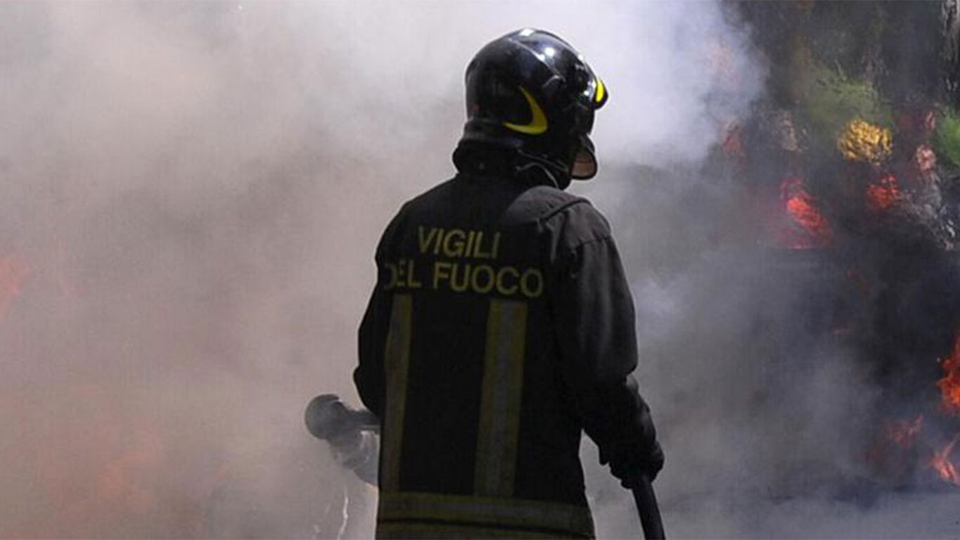 Esplosione in una palazzina a Cassino: 2 feriti gravi, tetto crollato