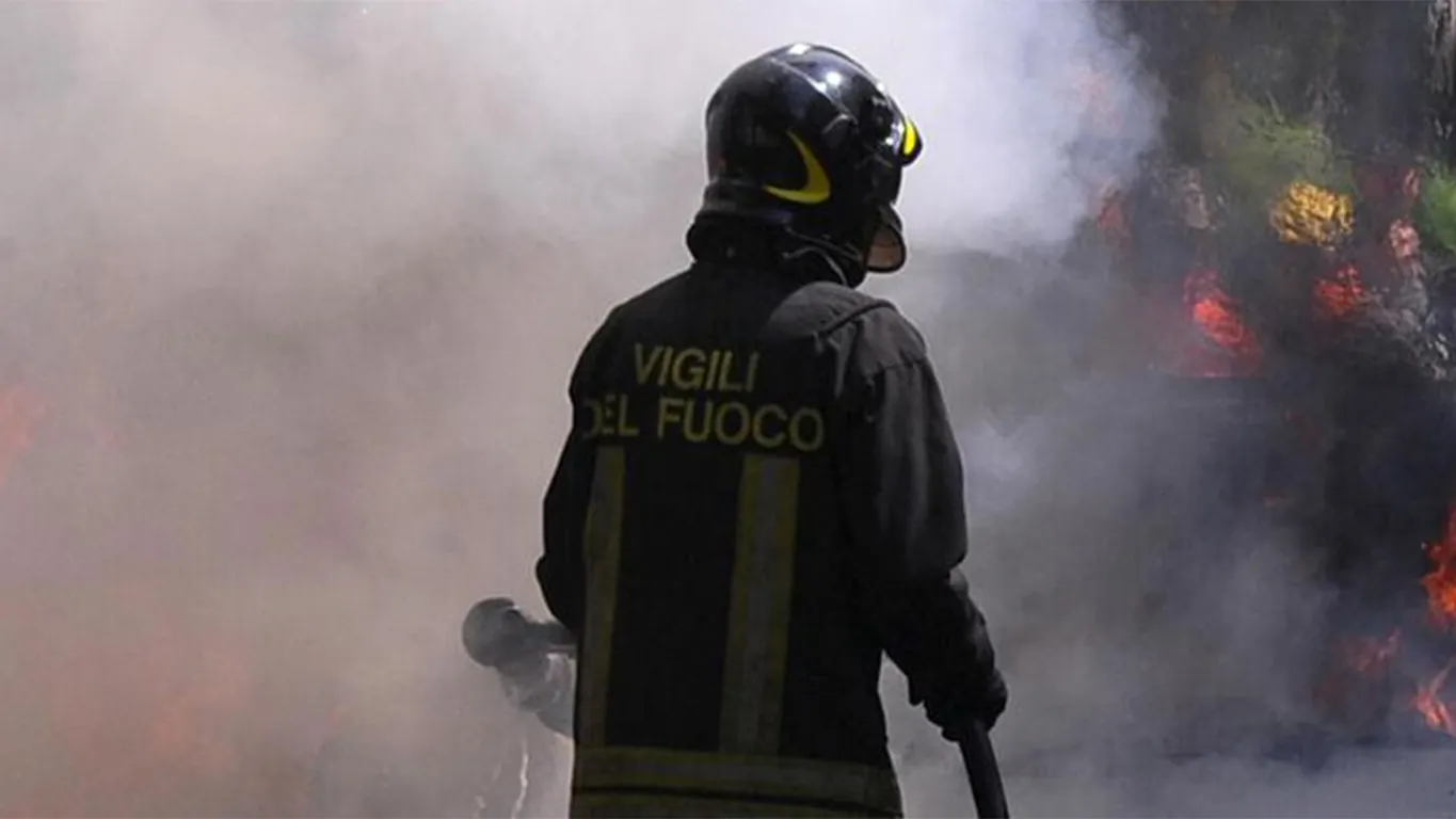 Esplosione in una palazzina a Cassino: 2 feriti gravi, tetto crollato