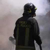 Esplosione in una palazzina a Cassino: 2 feriti gravi, tetto crollato