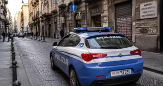 Napoli, tenta di rapinare un bar e danneggia le macchine per granite: arrestato 38enne