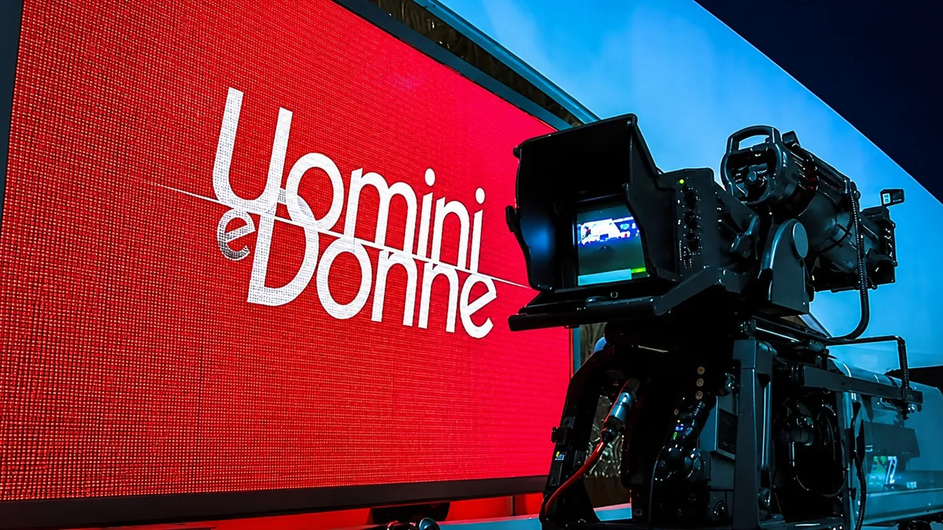 Uomini e Donne, una dama fuori dal parterre Over: «Non è stata riconfermata»