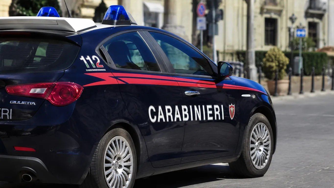 Castellammare di Stabia, chiosco abusivo in via Bonito: scatta il sequestro, 10mila euro di sanzioni