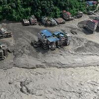 Nepal, alluvione al confine col Tibet: 100 morti, centinaia i turisti dispers﻿i. Tajani: "2 italiani coinvolti, stanno bene"