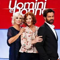 Uomini e Donne, rivoluzione tra gli opinionisti: Tinì lascia, al suo posto un'amatissima ex vippona