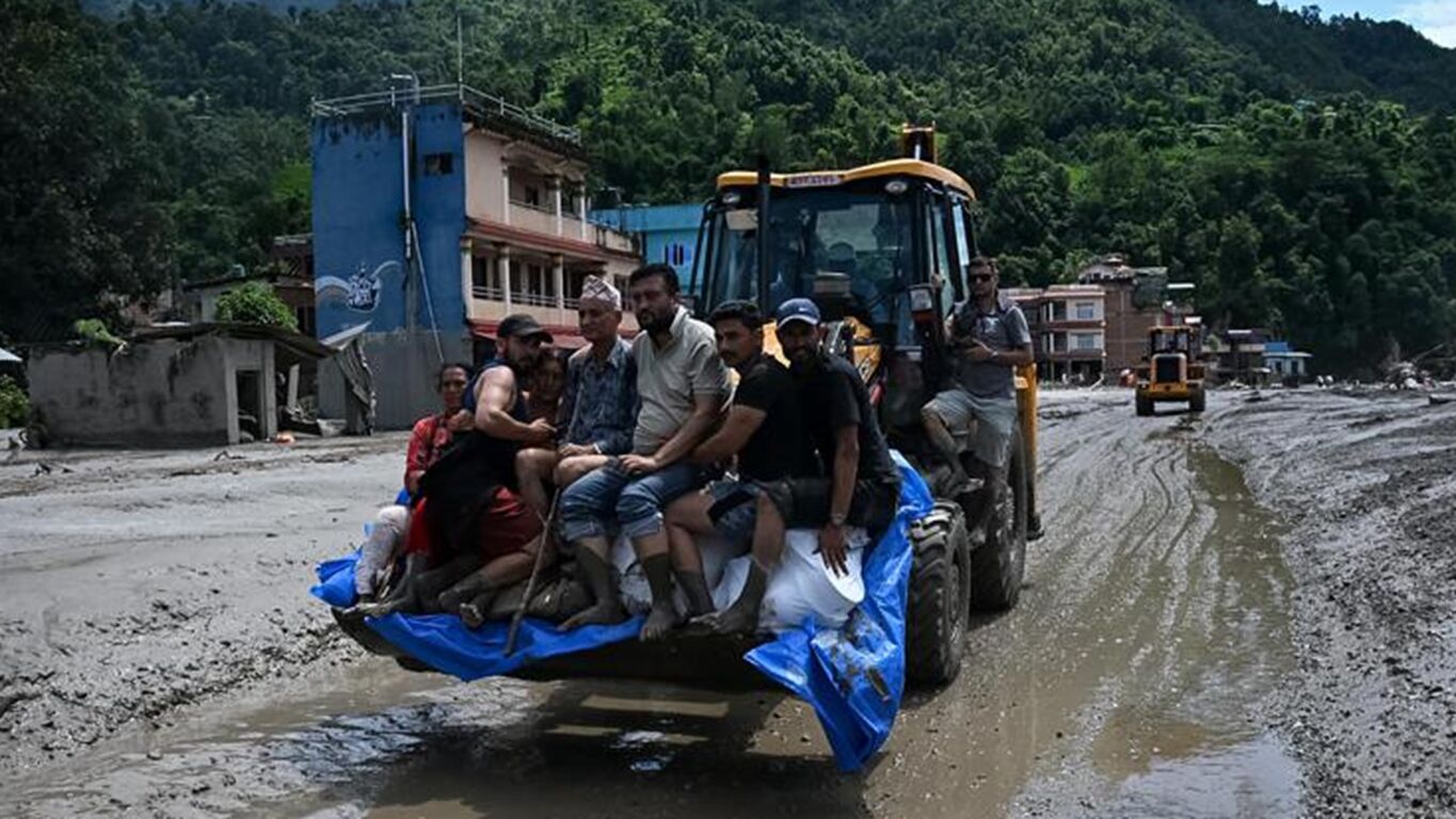Alluvione in Nepal, tre gli italiani nella lista dei dispersi: verifiche della Farnesina