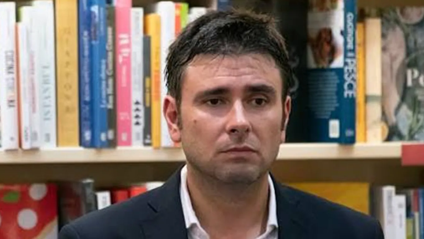 Alessandro Di Battista ricoverato a Cuba dopo un malore: «È in gravi condizioni»