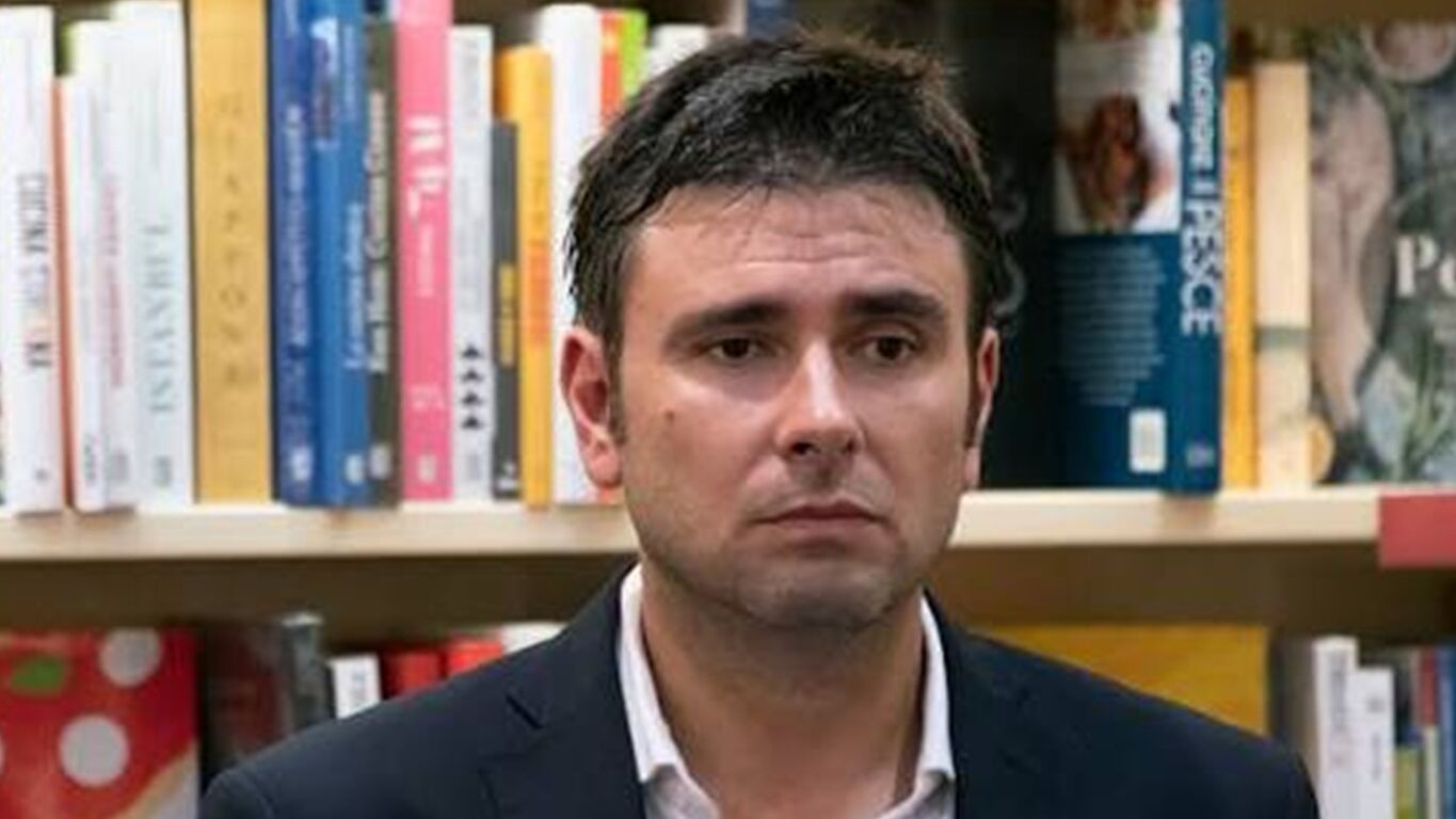 Alessandro Di Battista ricoverato a Cuba dopo un malore: «È in gravi condizioni»