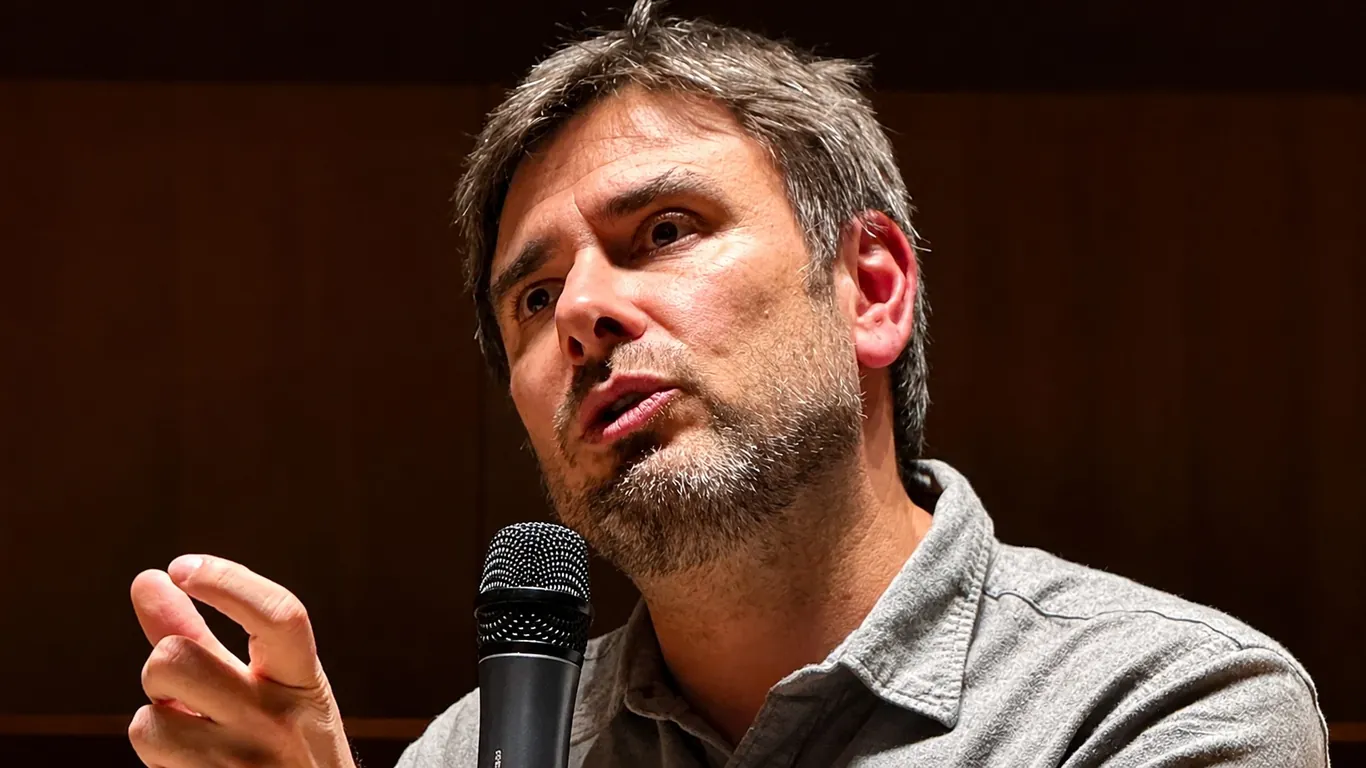 Alessandro Di Battista, il primo messaggio dall'ospedale: «Ce la metterò tutta per tornare presto»
