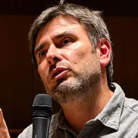 Alessandro Di Battista, il primo messaggio dall'ospedale: «Ce la metterò tutta per tornare presto»