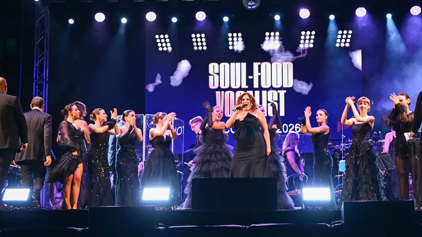 Pompei, piazza Schettini gremita per i Soul-Food Vocalist: successo per l'Epico Tour