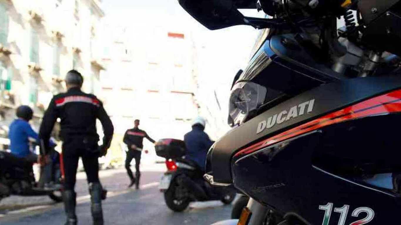 Castellammare, droga all'interno di una custodia per occhiali: due arresti