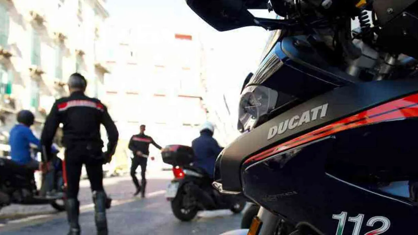 Castellammare, droga all'interno di una custodia per occhiali: due arresti