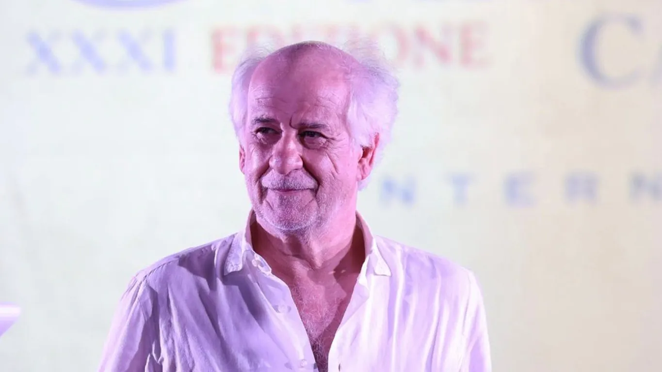 Capri celebra Toni Servillo, Premio Faraglioni alla carriera: «Questo mestiere non si fa da soli»