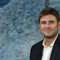 Alessandro Di Battista, rientro in Italia rinviato: l'annuncio sui social