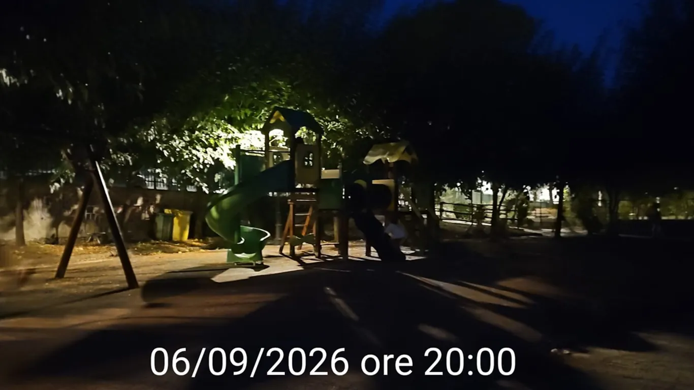Parco Salvo d'Acquisto: tra sprechi d'acqua e buio pesto, l'area verde di Torre del Greco è al collasso