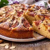 Torta di fichi e mandorle, il dolce soffice di settembre che si prepara in pochi minuti