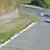 Terzigno, lancia un sacchetto di rifiuti dall'auto: denunciato, patente ritirata e vettura sequestrata