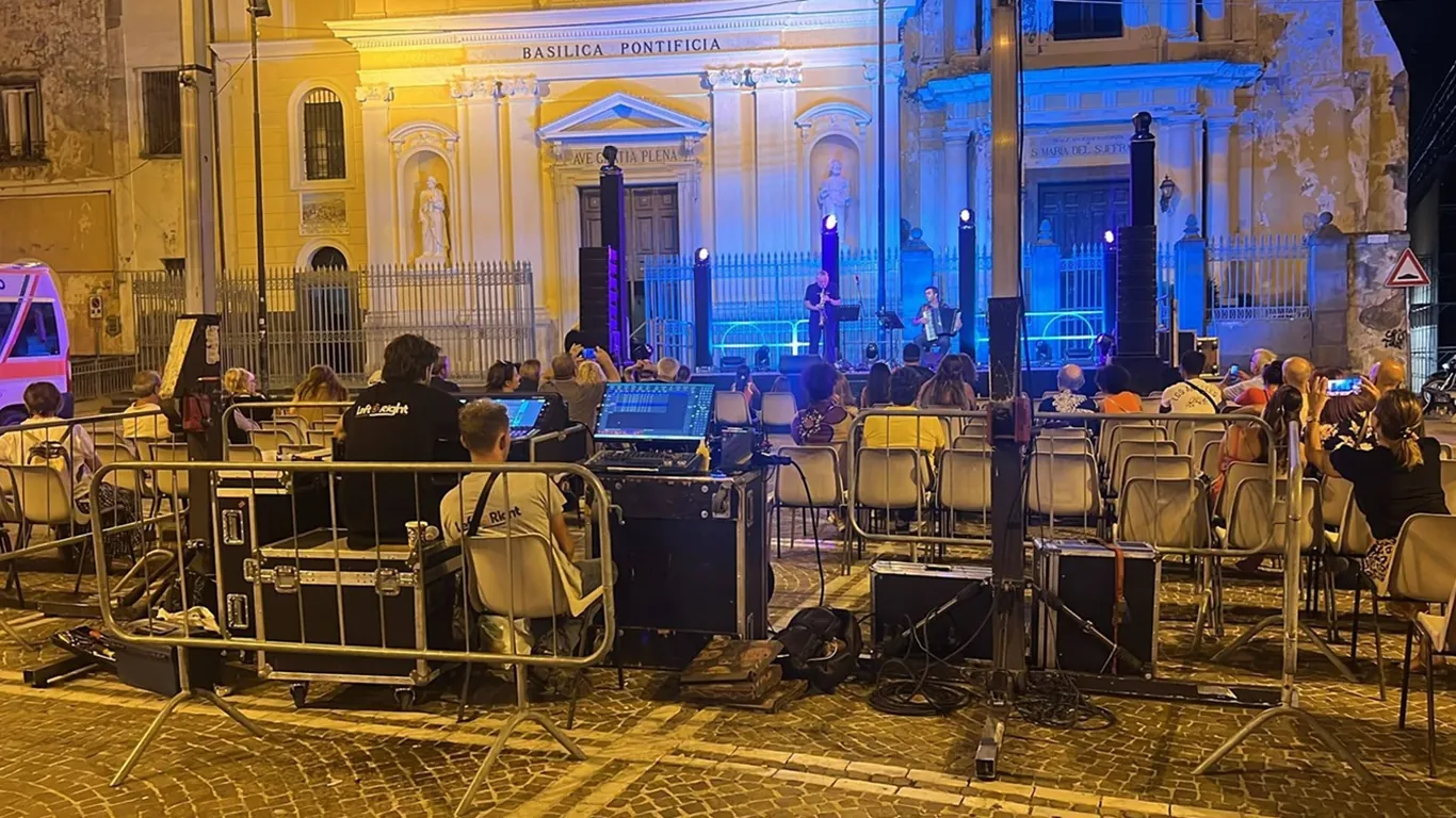 Torre Annunziata, jazz per pochi intimi: appena una ventina di spettatori per Javier Girotto