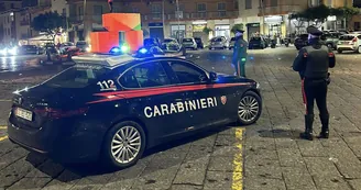 Portici, rifiuta di farsi identificare e oppone resistenza: arrestato 59enne