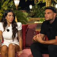 Temptation Island, Alessandra e Rosario tornano insieme: fiori e un ciondolo cancellano la crisi
