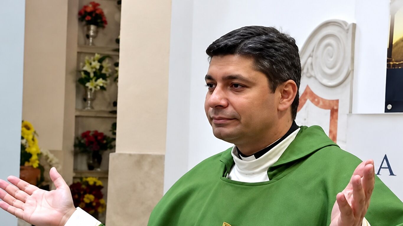 Torre Annunziata, don Salvatore Cipollaro, 41 anni, nuovo parroco al Buon Consiglio