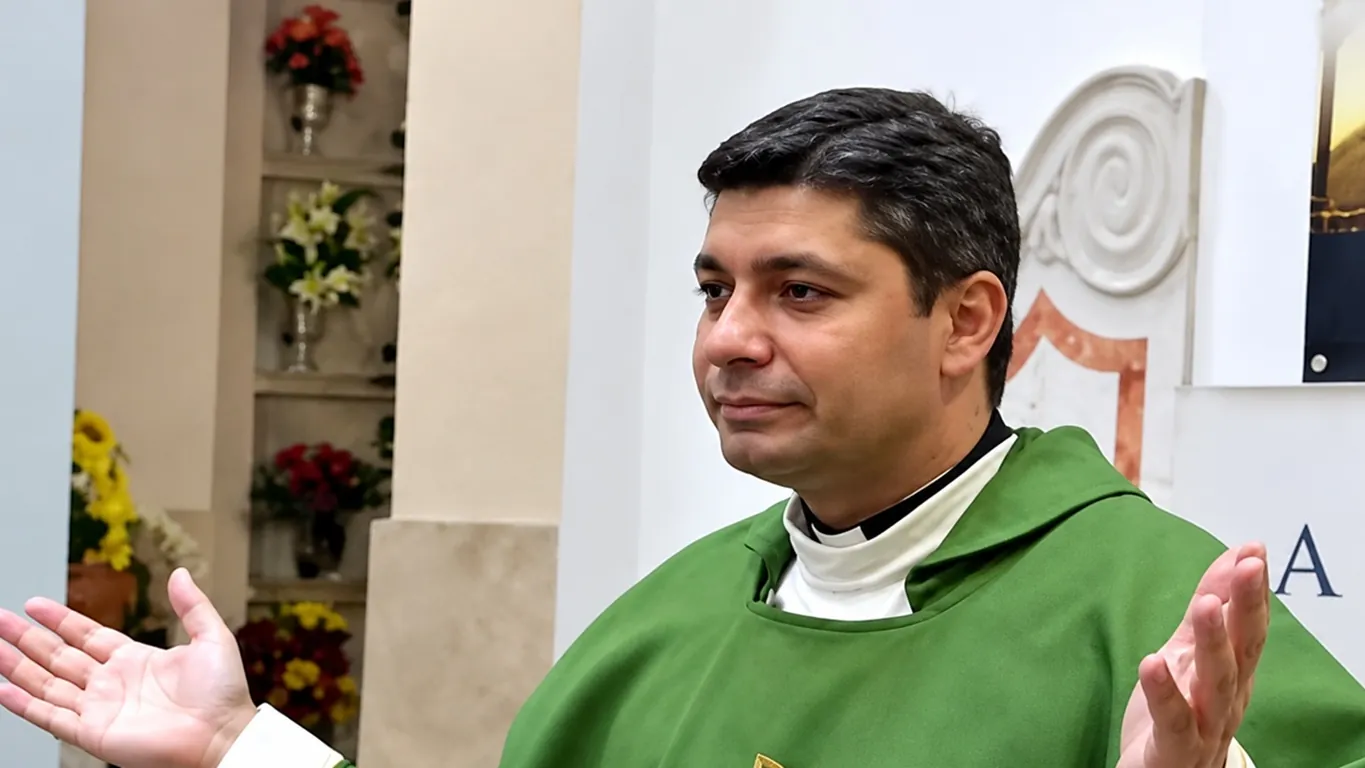 Torre Annunziata, don Salvatore Cipollaro, 41 anni, nuovo parroco al Buon Consiglio