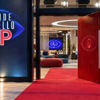 Grande Fratello Vip, la Casa apre in anticipo: ecco chi sono i primi quattro concorrenti a varcare la porta rossa