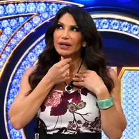 GF Vip, Carmen Di Pietro racconta la protesi al seno esplosa in aereo: «Sentii un boom»