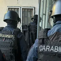 Napoli, maxi blitz antidroga al Rione Traiano: 31 indagati, nel mirino la piazza di spaccio “La 34”