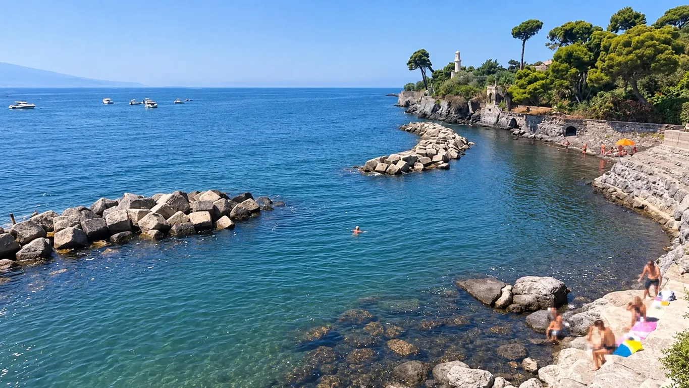 Torre Annunziata, Capo Oncino chiude per la bonifica: niente mare nonostante il caldo di settembre