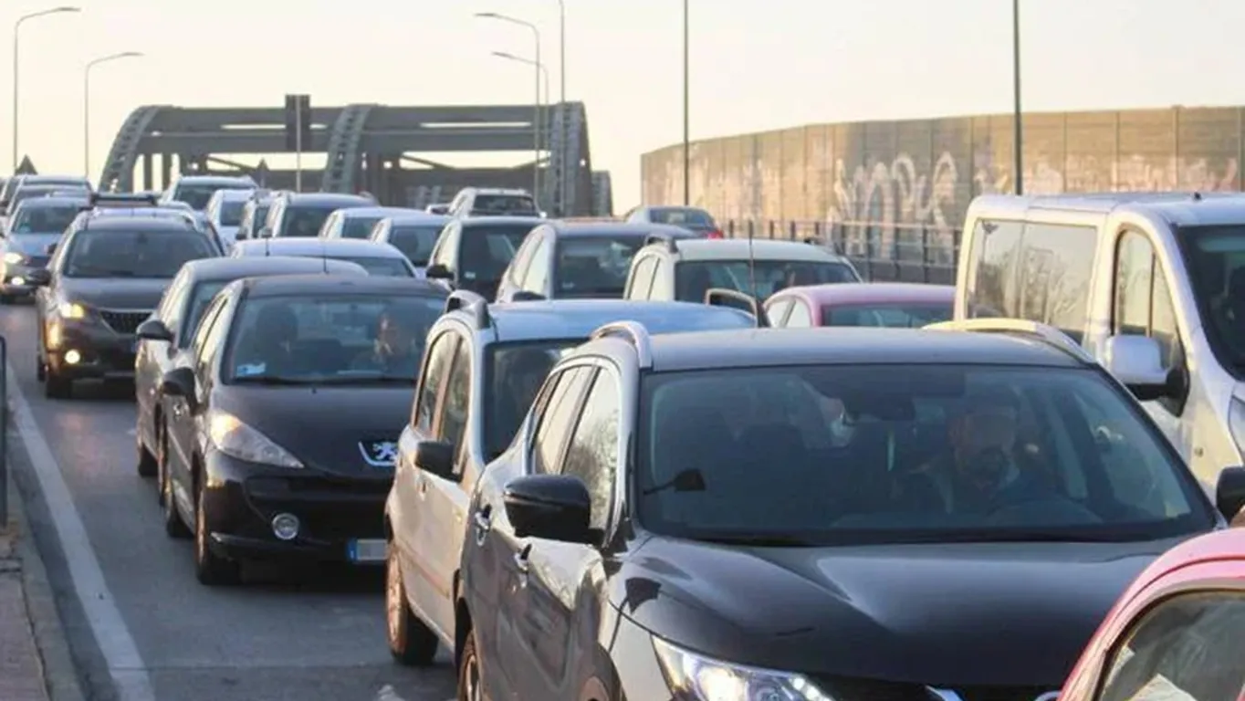 Oggi il Cdm abolisce il bollo auto e moto. Meloni: "Via una delle tasse più odiate dagli italiani"