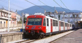 Circumvesuviana, svolta dal 17 ottobre: 10 nuovi treni e 192 corse al giorno tra Napoli e Torre Annunziata