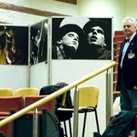 Torre del Greco, i custodi della visione: il rigore e la luce nel teatro (e nel mare) di Aliberti e Pomposo
