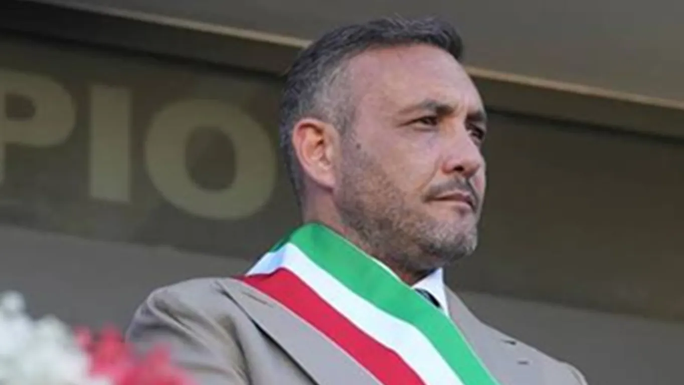 Terzigno, coltello nello zaino. Il sindaco: «Incontrerò il ragazzo e i genitori»