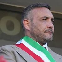 Terzigno, coltello nello zaino. Il sindaco: «Incontrerò il ragazzo e i genitori»