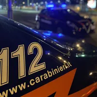 Giugliano, segnala un incidente stradale e viene investito: muore 22enne