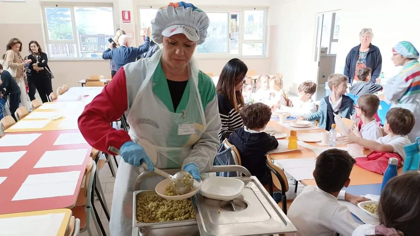 Lunedì 19 ottobre al via la refezione scolastica per gli alunni di Torre del Greco