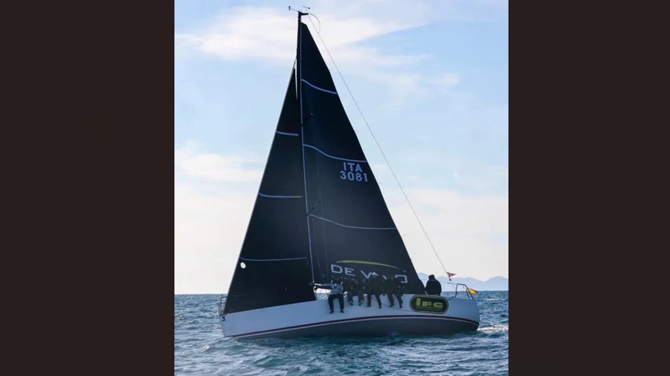 Capri, "Farr e night" del Circolo Nautico Torre del Greco vince il memorial Mario De Rosa