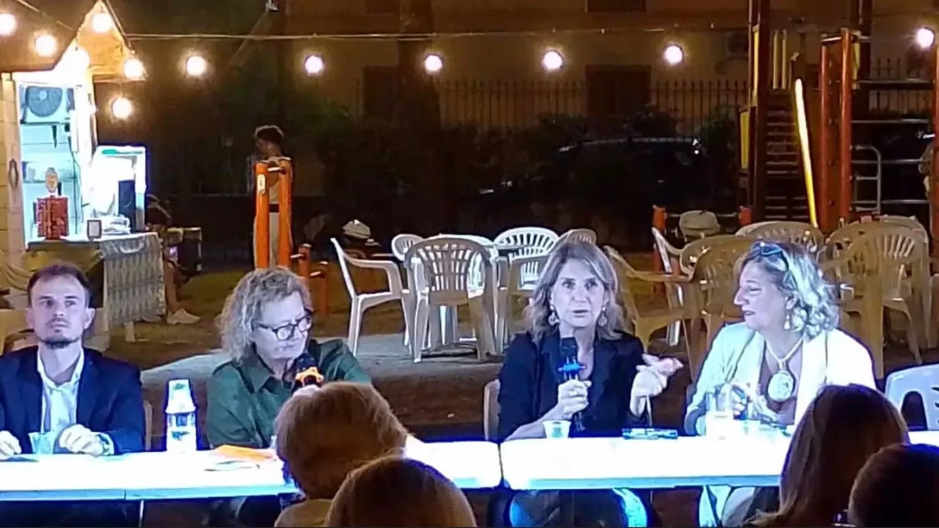 "Anna K" conquista Trecase: la storia di una donna rivoluzionaria raccontata da Tiziana Ferrario