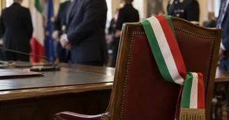 Fascia tricolore, quando il simbolo del sindaco diventa un accessorio da cerimonia
