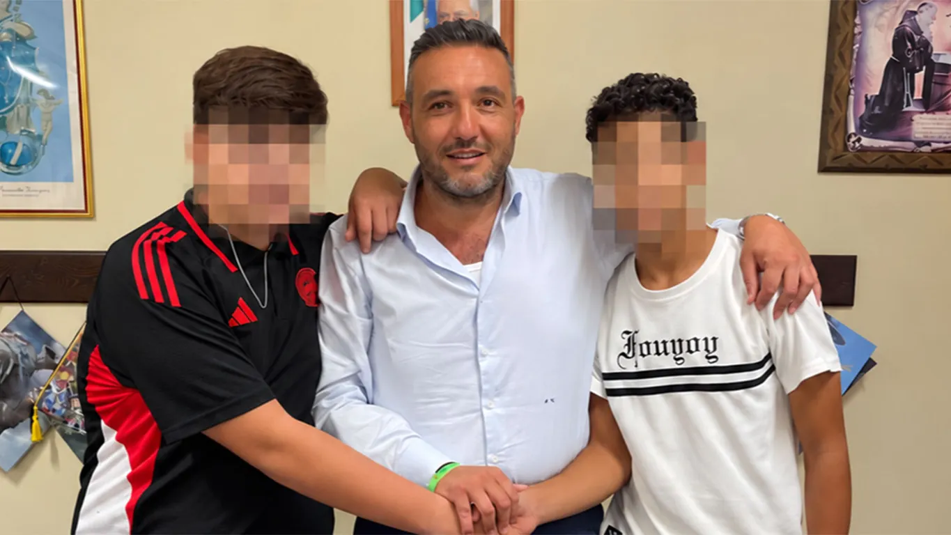 Terzigno, pace tra i due 14enni dopo la lite: stretta di mano davanti al sindaco