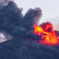 Etna in eruzione, nube di cenere alta 4 chilometri: allerta per il traffico aereo