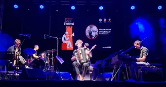 Torre del Greco, gran finale per “Voci d'autunno”: sul palco Karima e Athene Wilson