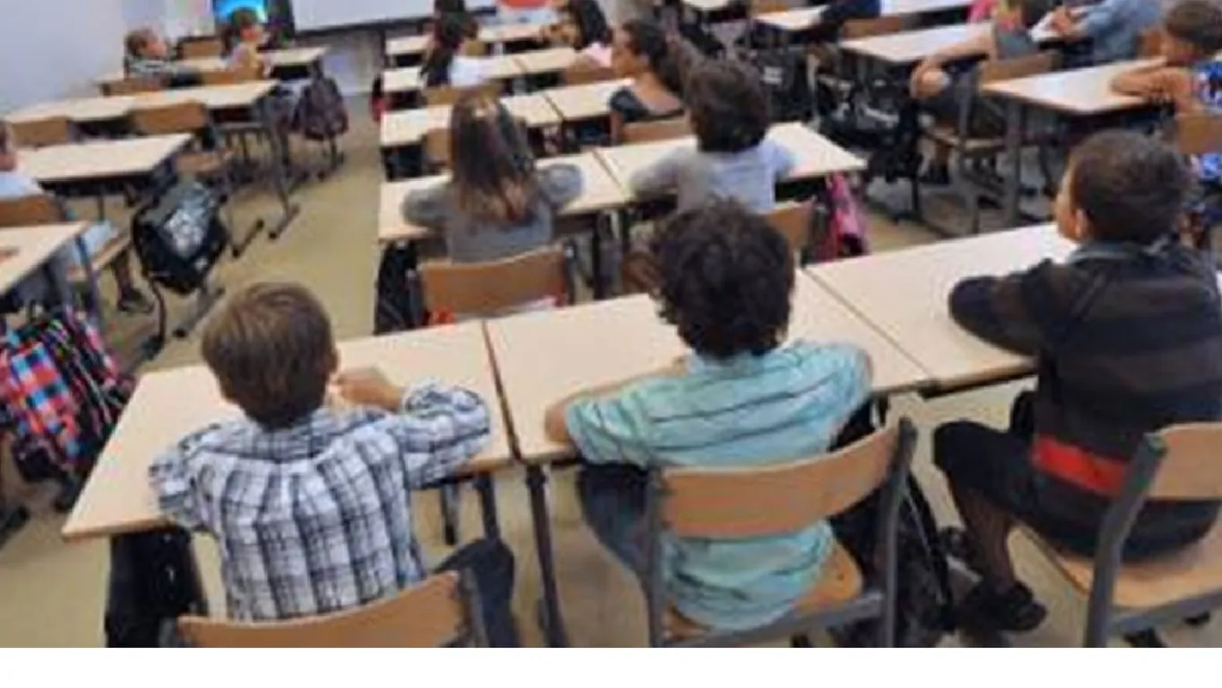 Scuola, vietati burqa e niqab: multe fino a 1.000 euro. Tetto del 30% per gli stranieri
