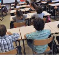 Scuola, vietati burqa e niqab: multe fino a 1.000 euro. Tetto del 30% per gli stranieri